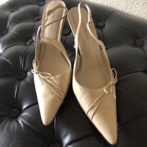 Women's size 10 closed toed shoes